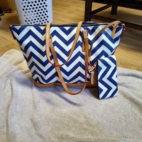 Dooney & Bourke Chevron Tote - Picture 6 of 16